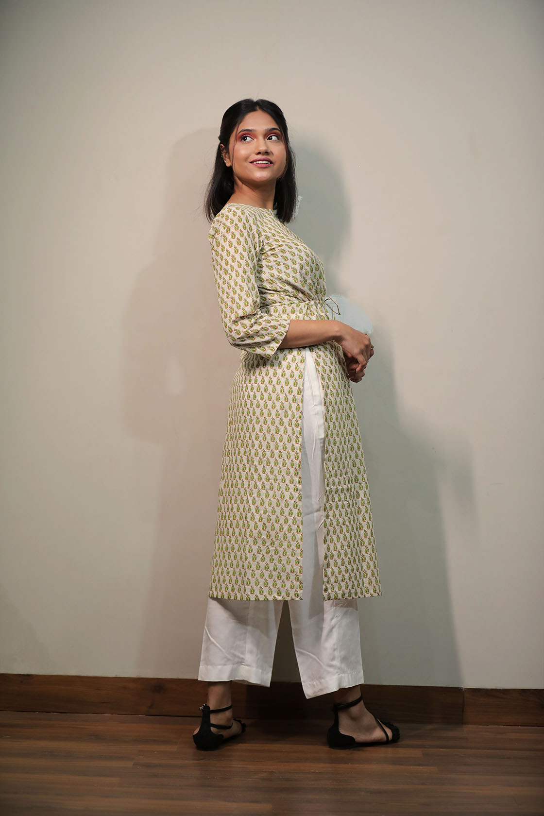 Embroidered Ethnic Sleeveless Crop Top Style Kurta Kurti with Printed –  Dilutee India